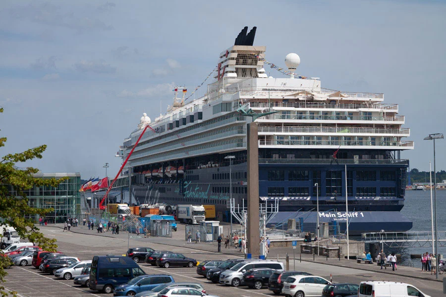 Mein Schiff 1 am Ostseekai in Kiel Mein Schiff 1 - Kiel