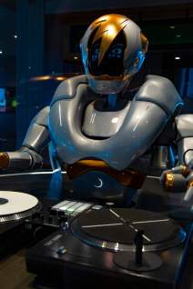 DJ Roboter - Mein Schiff 1 - 3